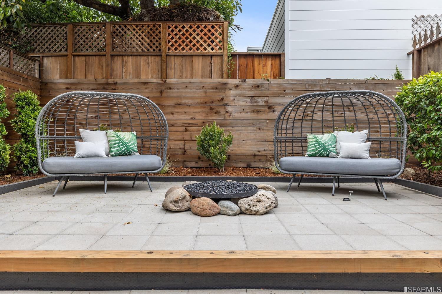 957 South Van Ness Avenue