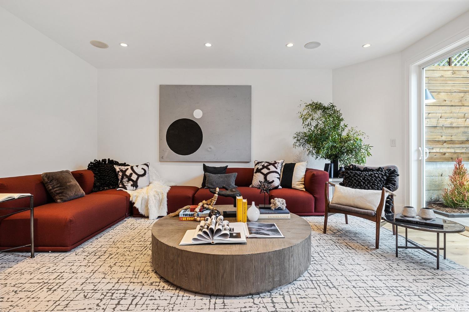 957 South Van Ness Avenue