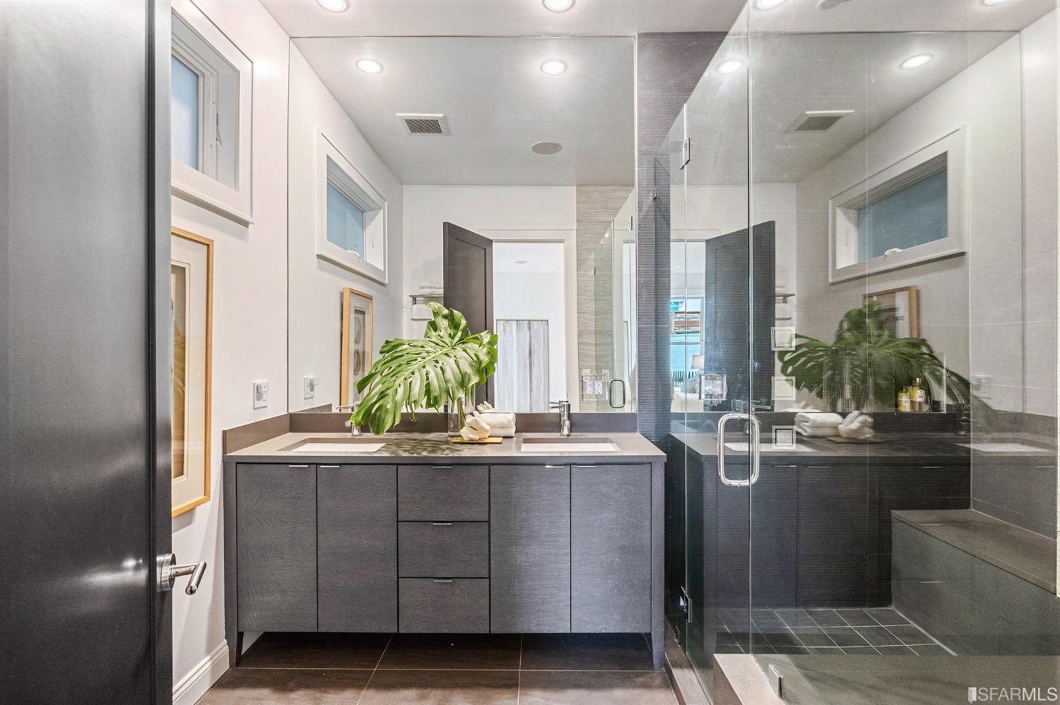 957 South Van Ness Avenue