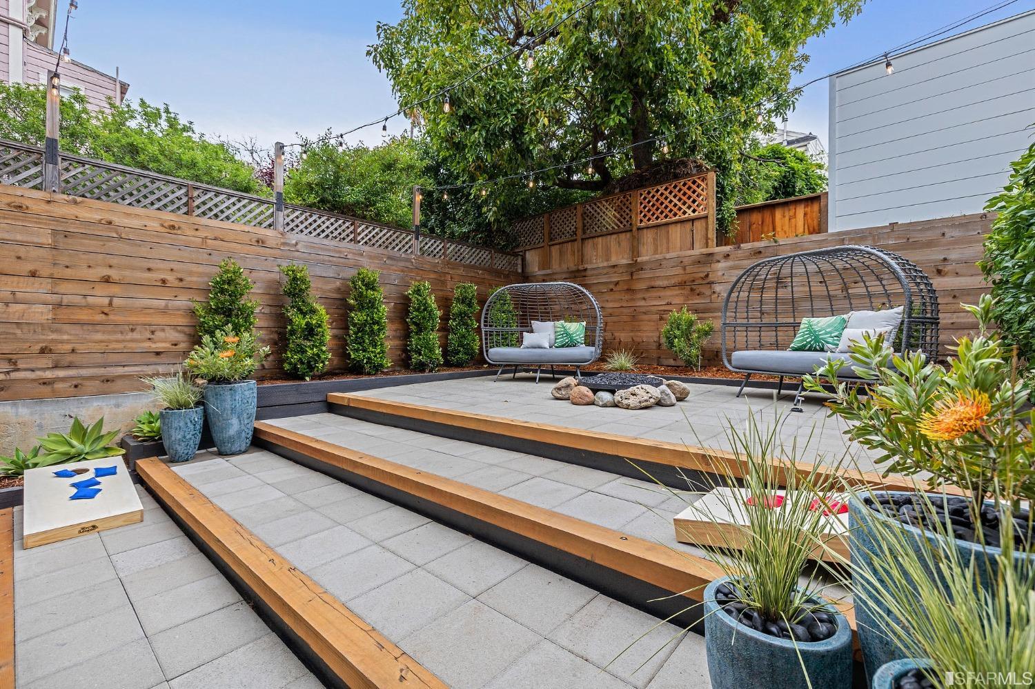 957 South Van Ness Avenue