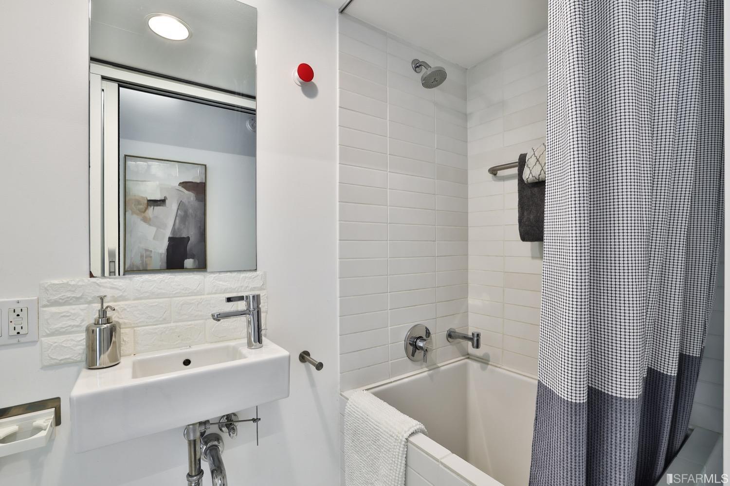 8 Octavia Street Unit: 404