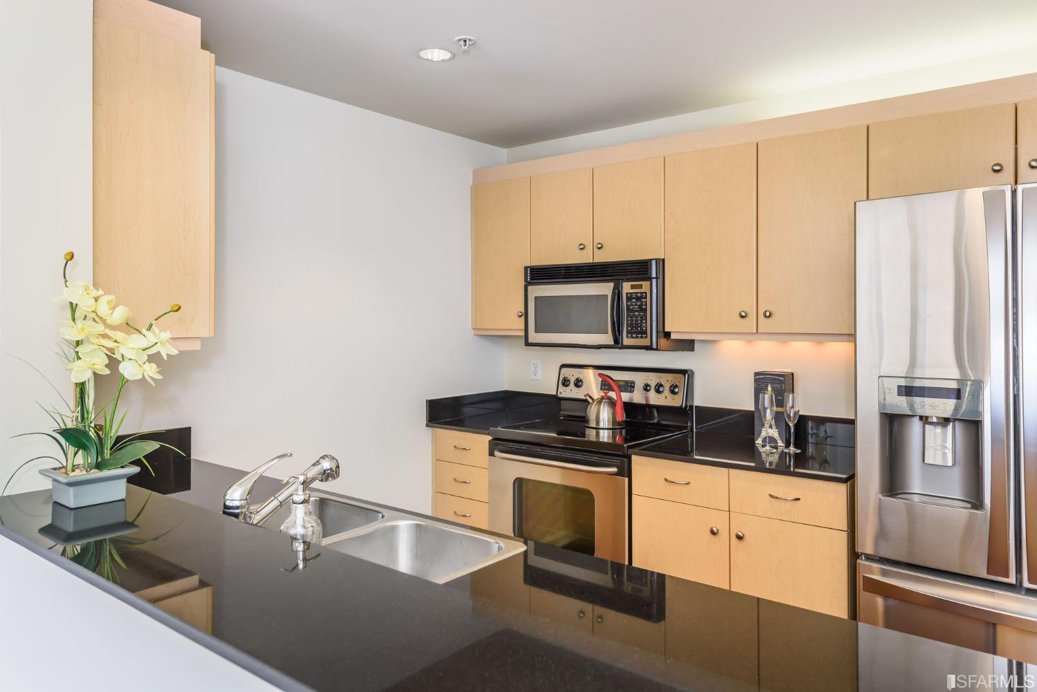 140 S Van Ness Avenue Unit: 940