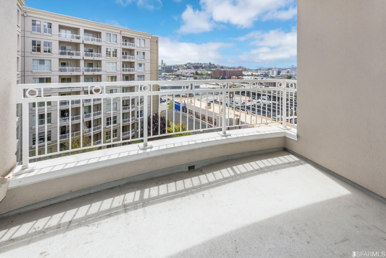 140 S Van Ness Avenue Unit: 940