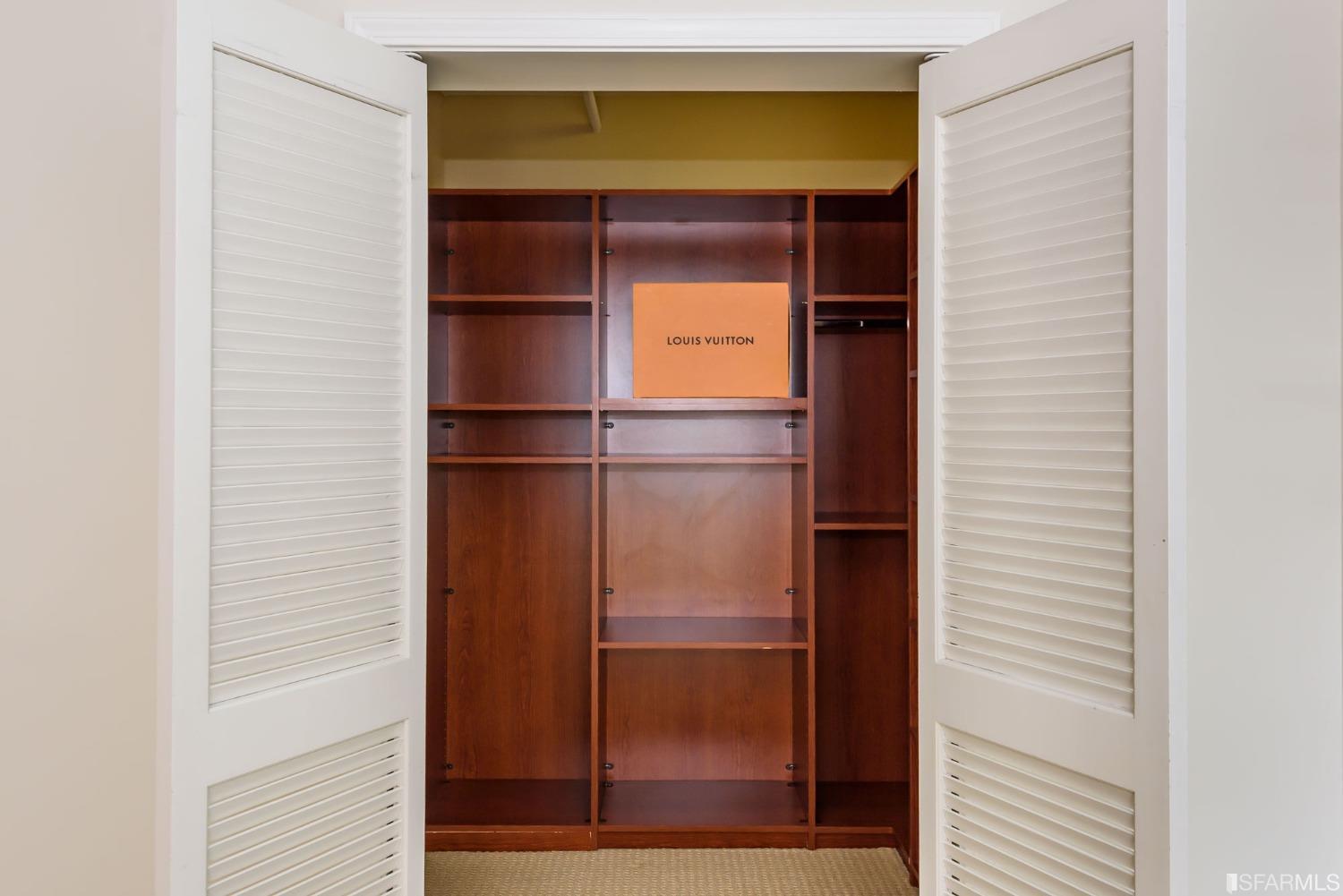 140 S Van Ness Avenue Unit: 940