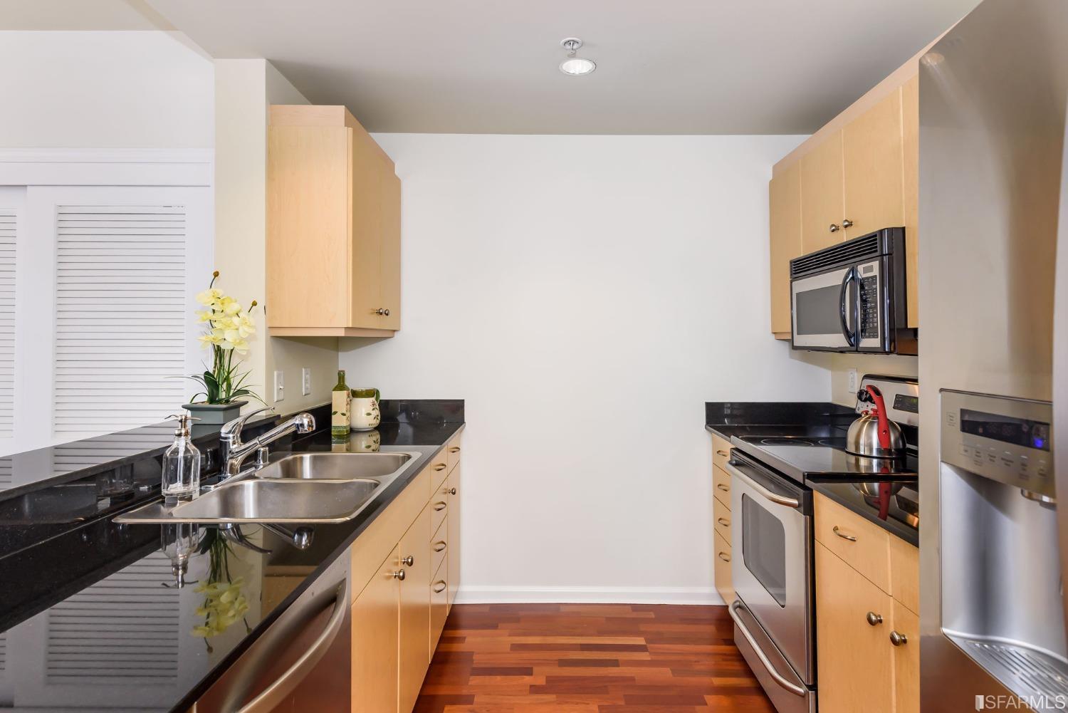 140 S Van Ness Avenue Unit: 940