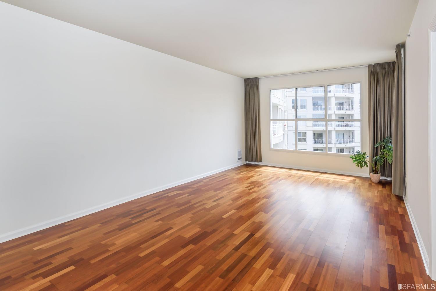 140 S Van Ness Avenue Unit: 940