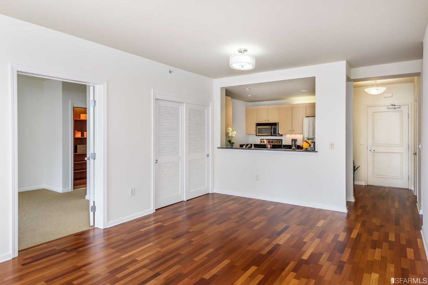 140 S Van Ness Avenue Unit: 940