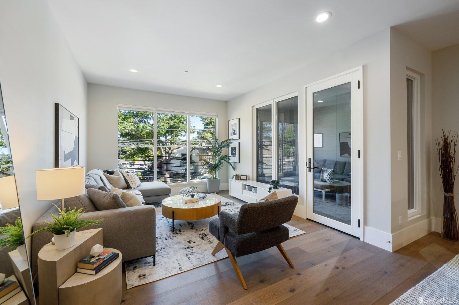 1493 Oak Grove Avenue Unit: 202