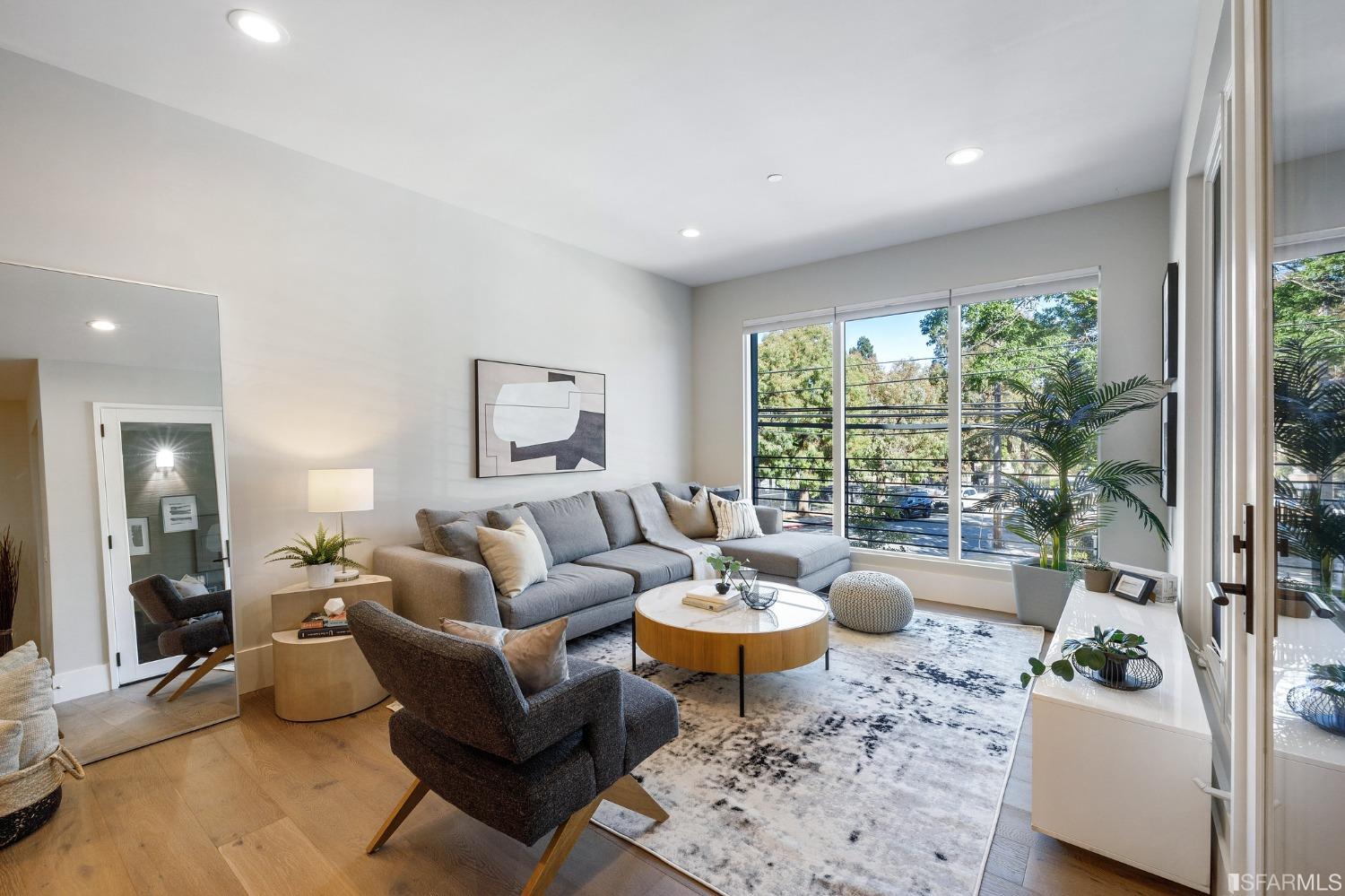 1493 Oak Grove Avenue Unit: 202