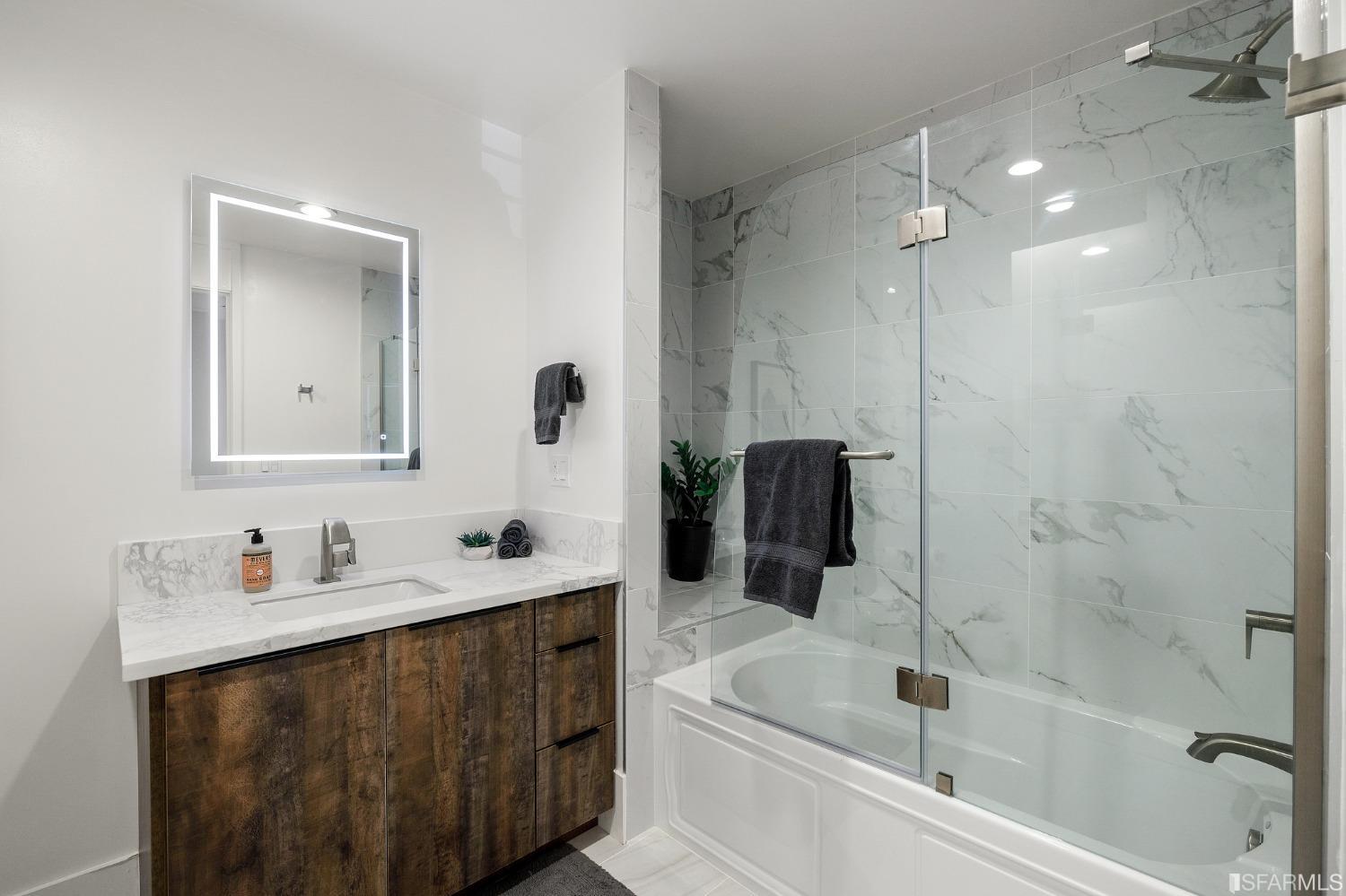 1493 Oak Grove Avenue Unit: 202