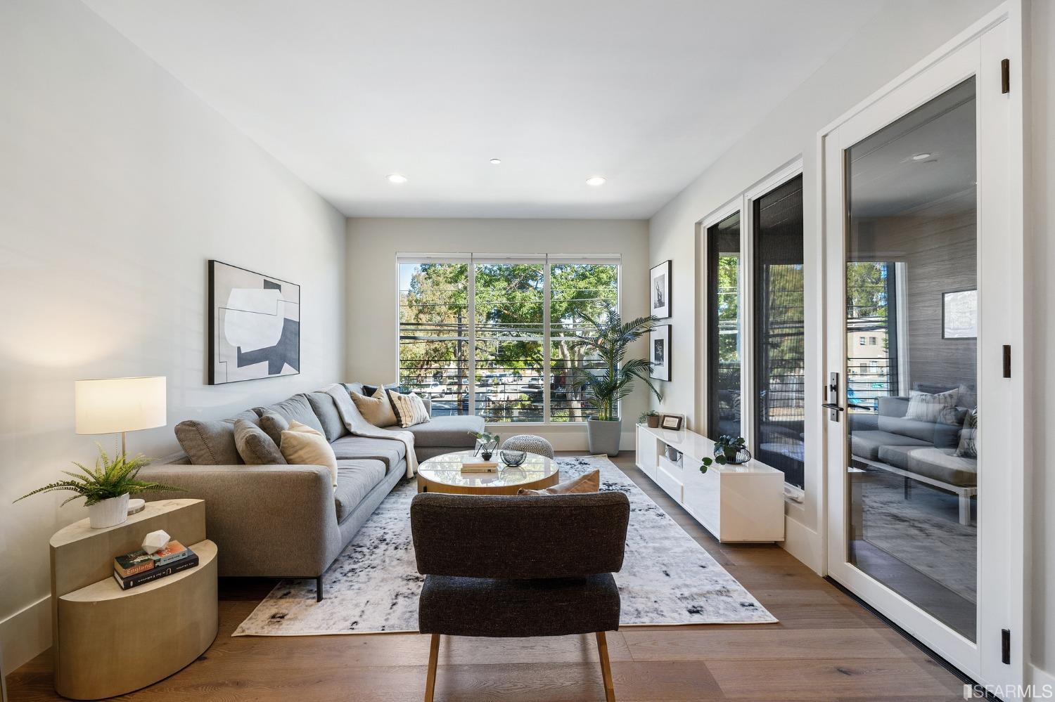 1493 Oak Grove Avenue Unit: 202