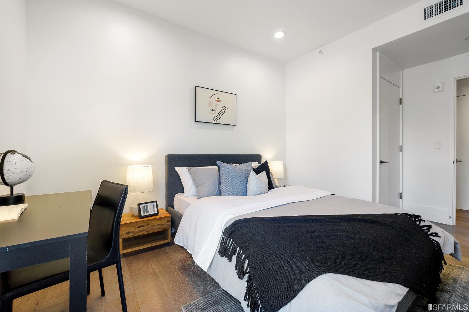 1493 Oak Grove Avenue Unit: 202