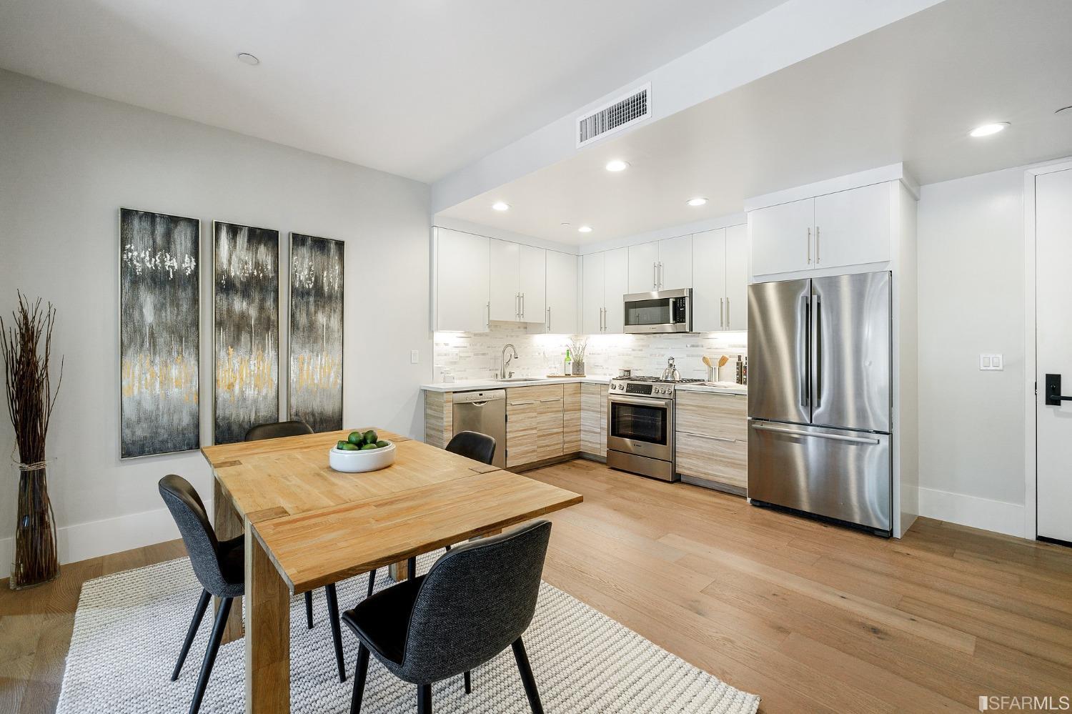 1493 Oak Grove Avenue Unit: 202