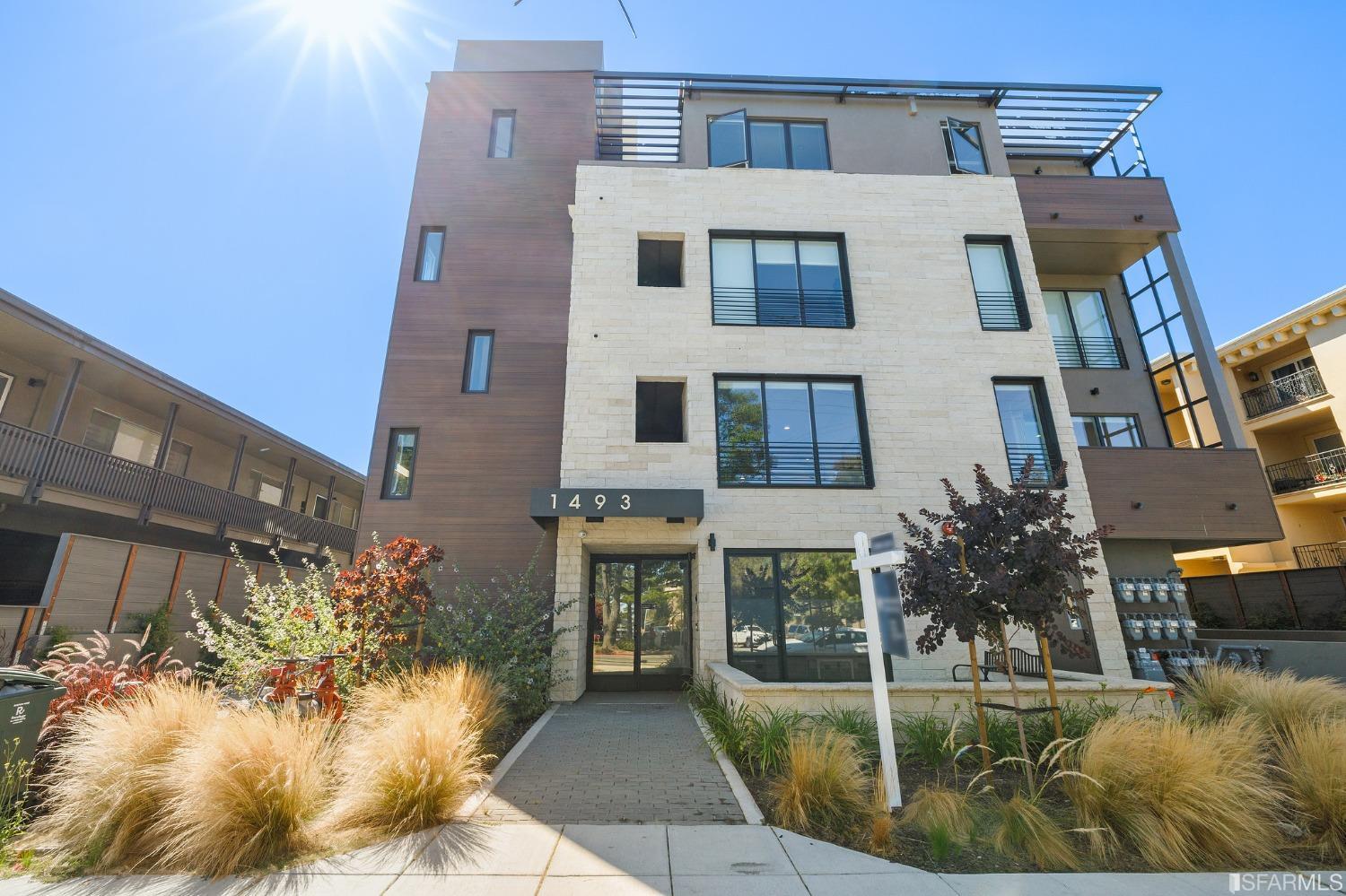 1493 Oak Grove Avenue Unit: 202