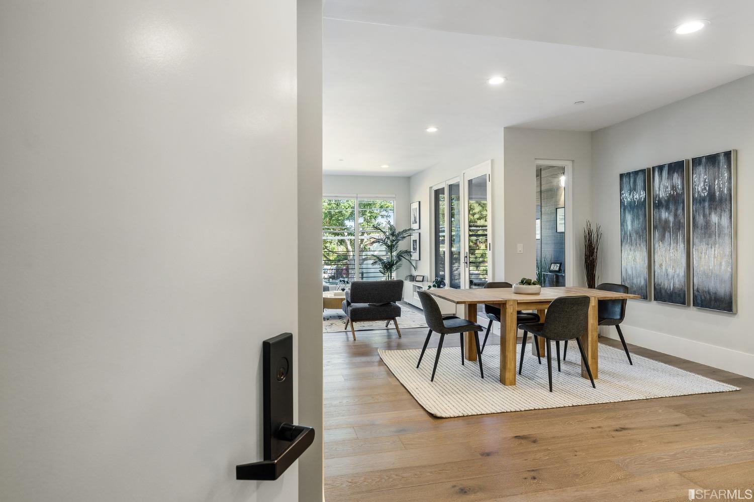 1493 Oak Grove Avenue Unit: 202