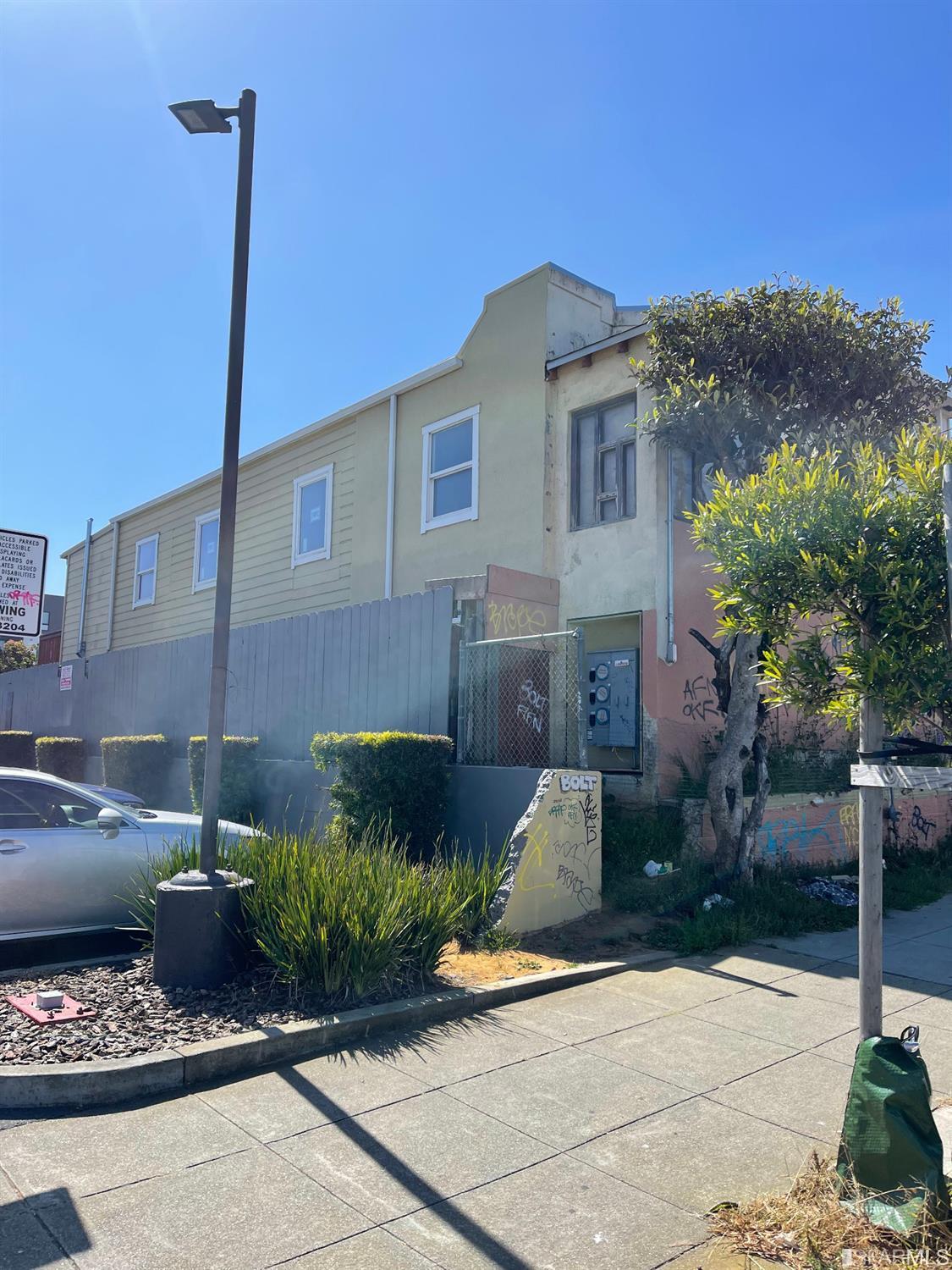 1180 Plymouth Avenue