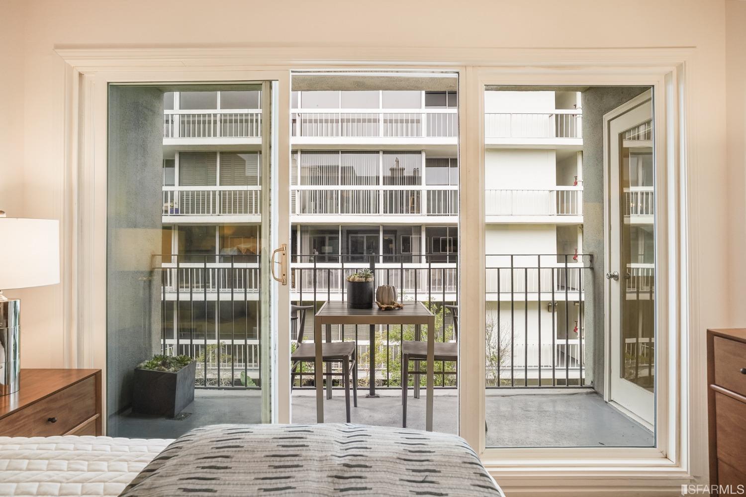 2121 Laguna Street Unit: 24