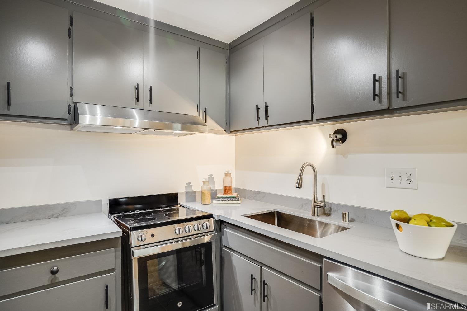 2121 Laguna Street Unit: 24