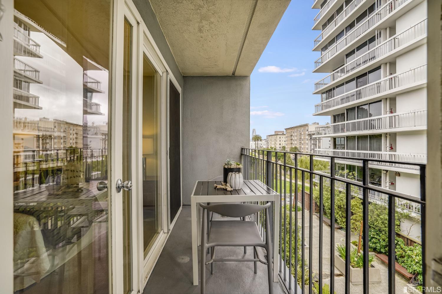 2121 Laguna Street Unit: 24