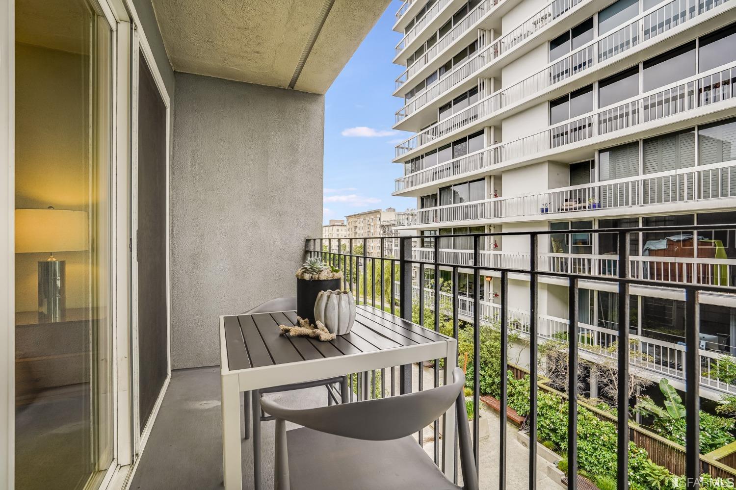 2121 Laguna Street Unit: 24