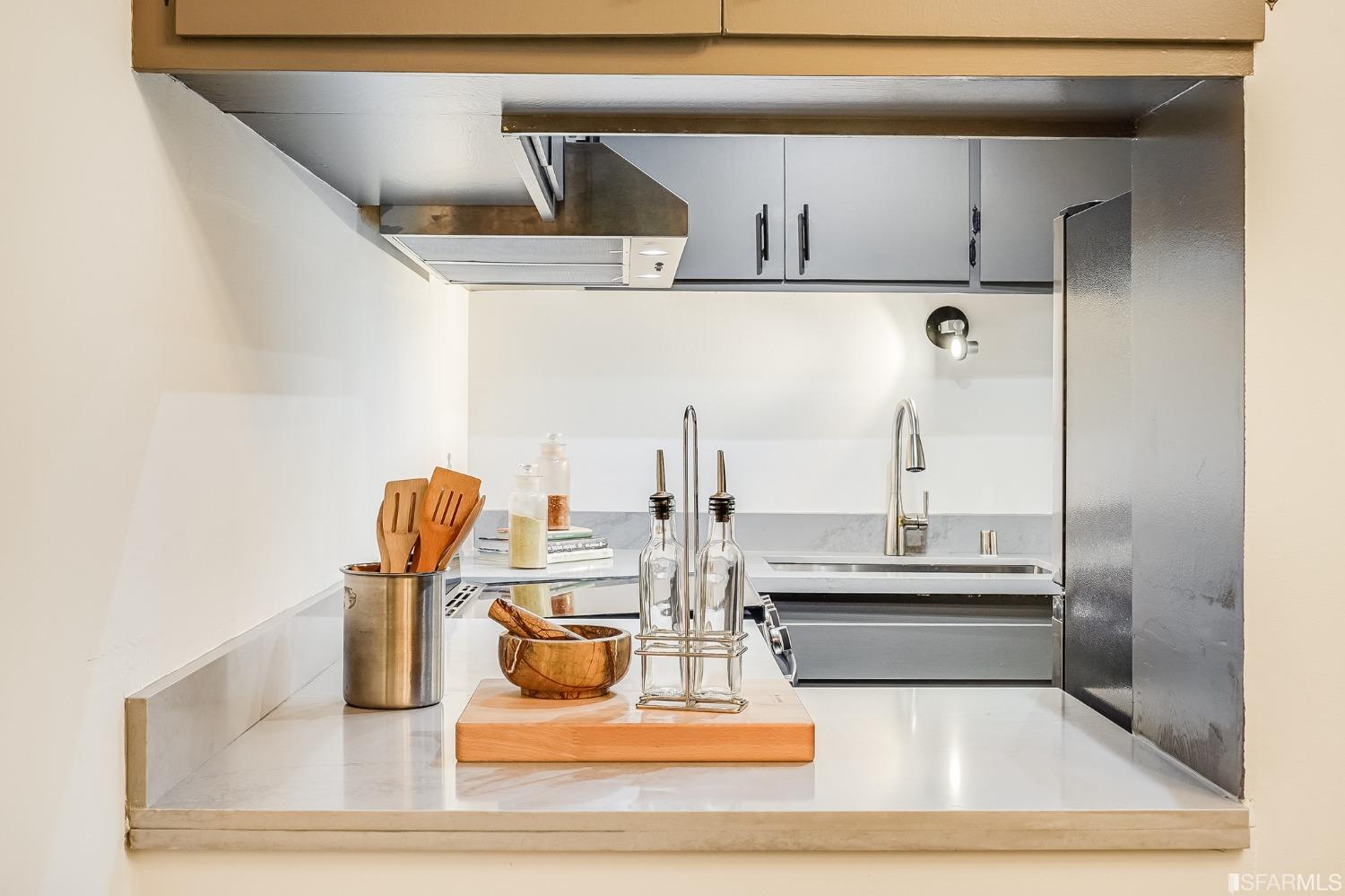 2121 Laguna Street Unit: 24