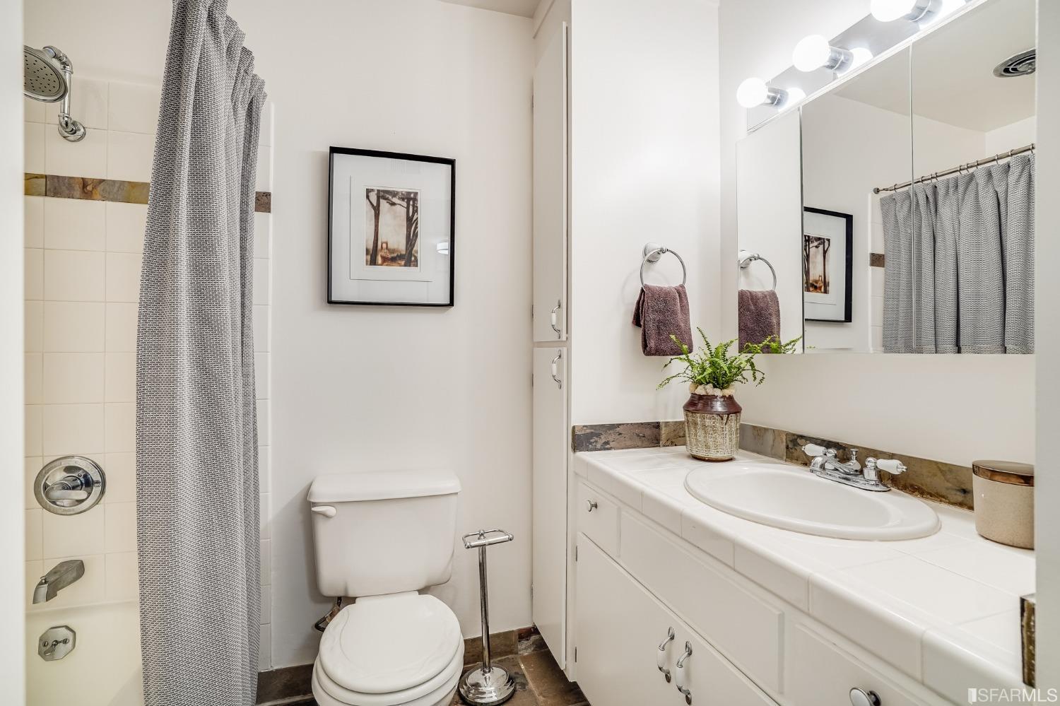 2121 Laguna Street Unit: 24