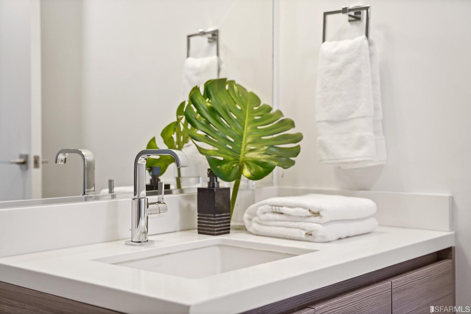 718 Long Bridge Street Unit: 1600