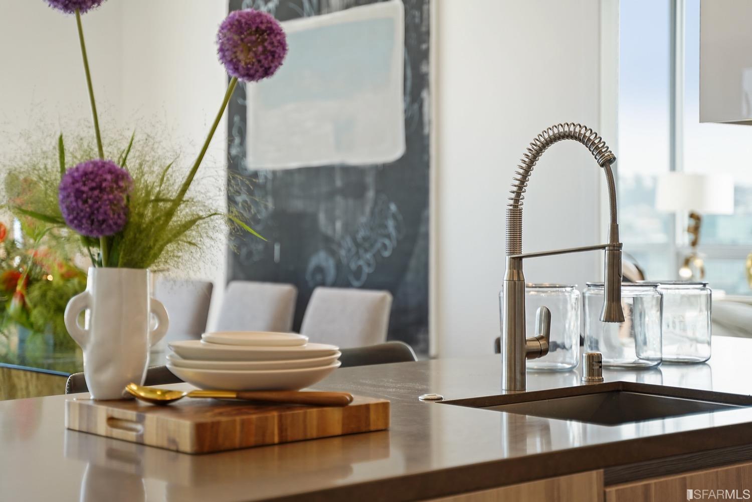 718 Long Bridge Street Unit: 1600