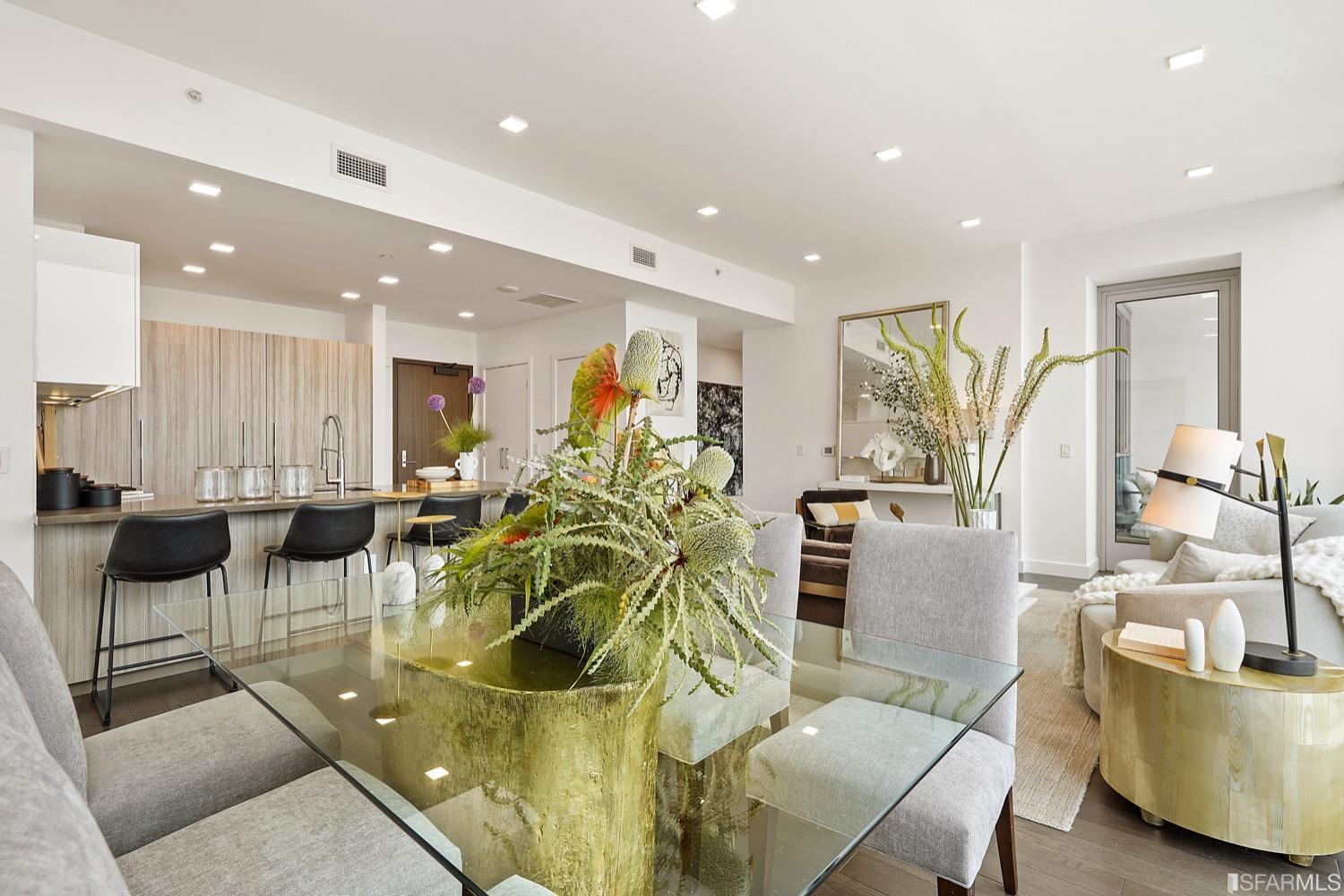 718 Long Bridge Street Unit: 1600