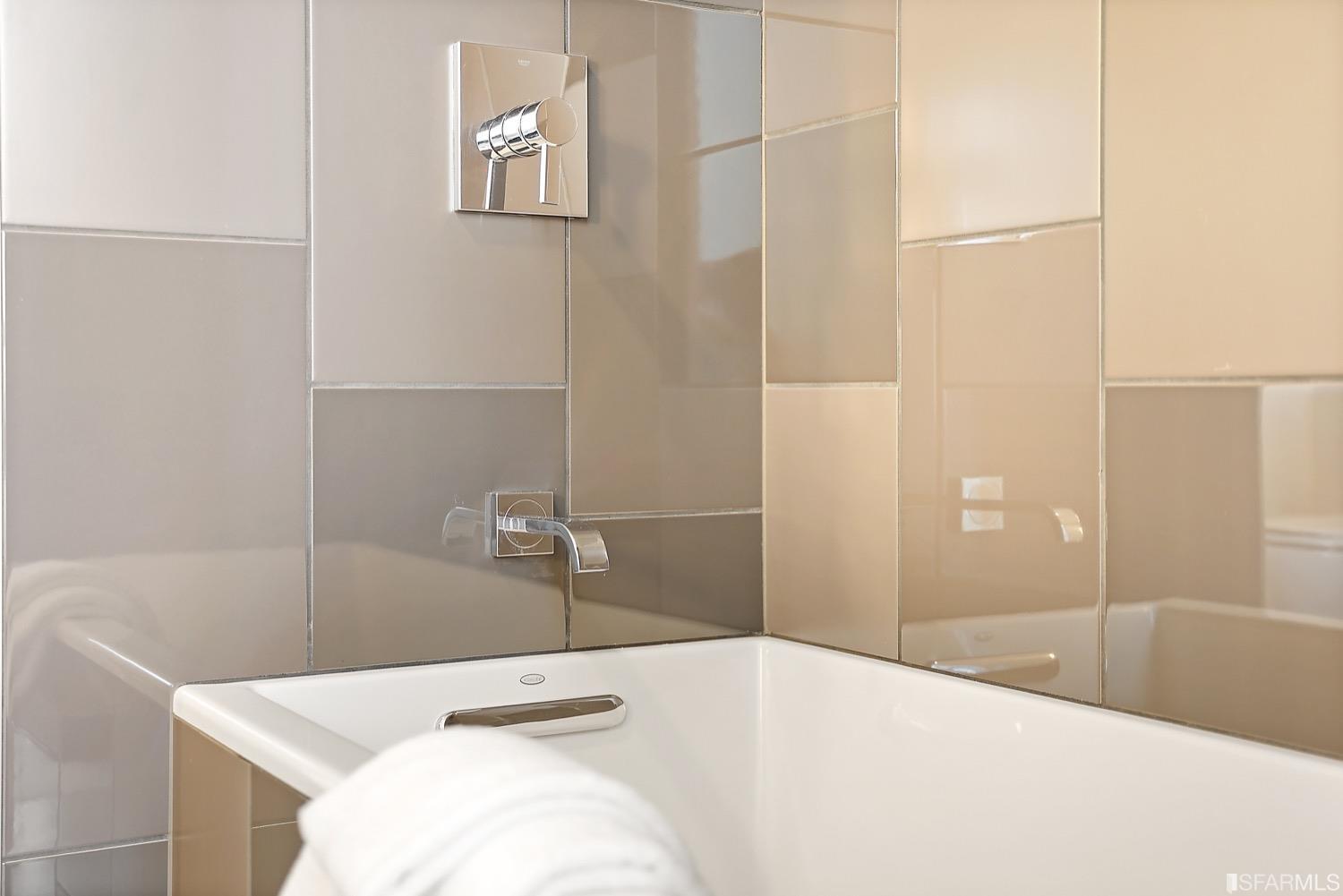 718 Long Bridge Street Unit: 1600