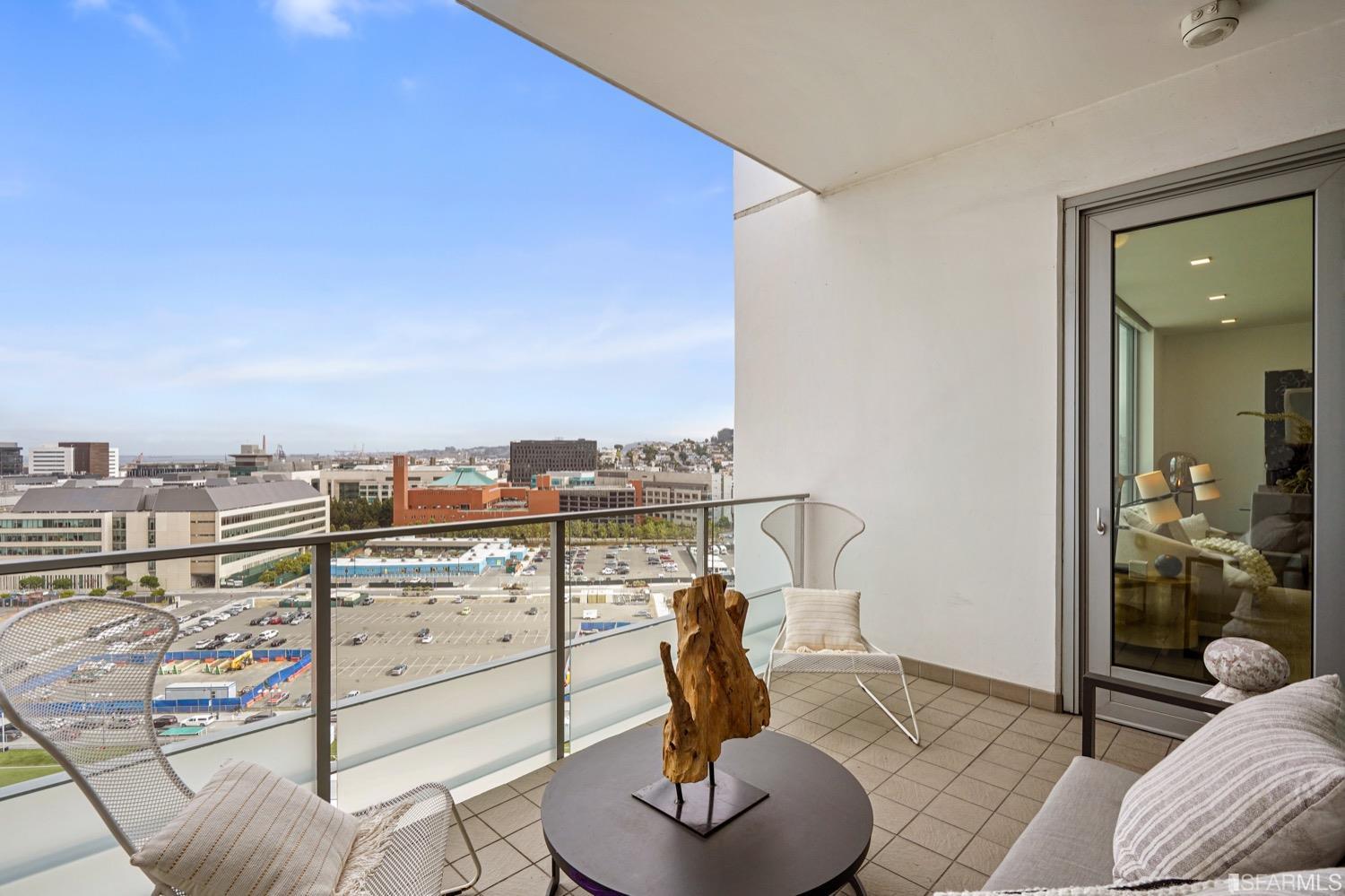 718 Long Bridge Street Unit: 1600