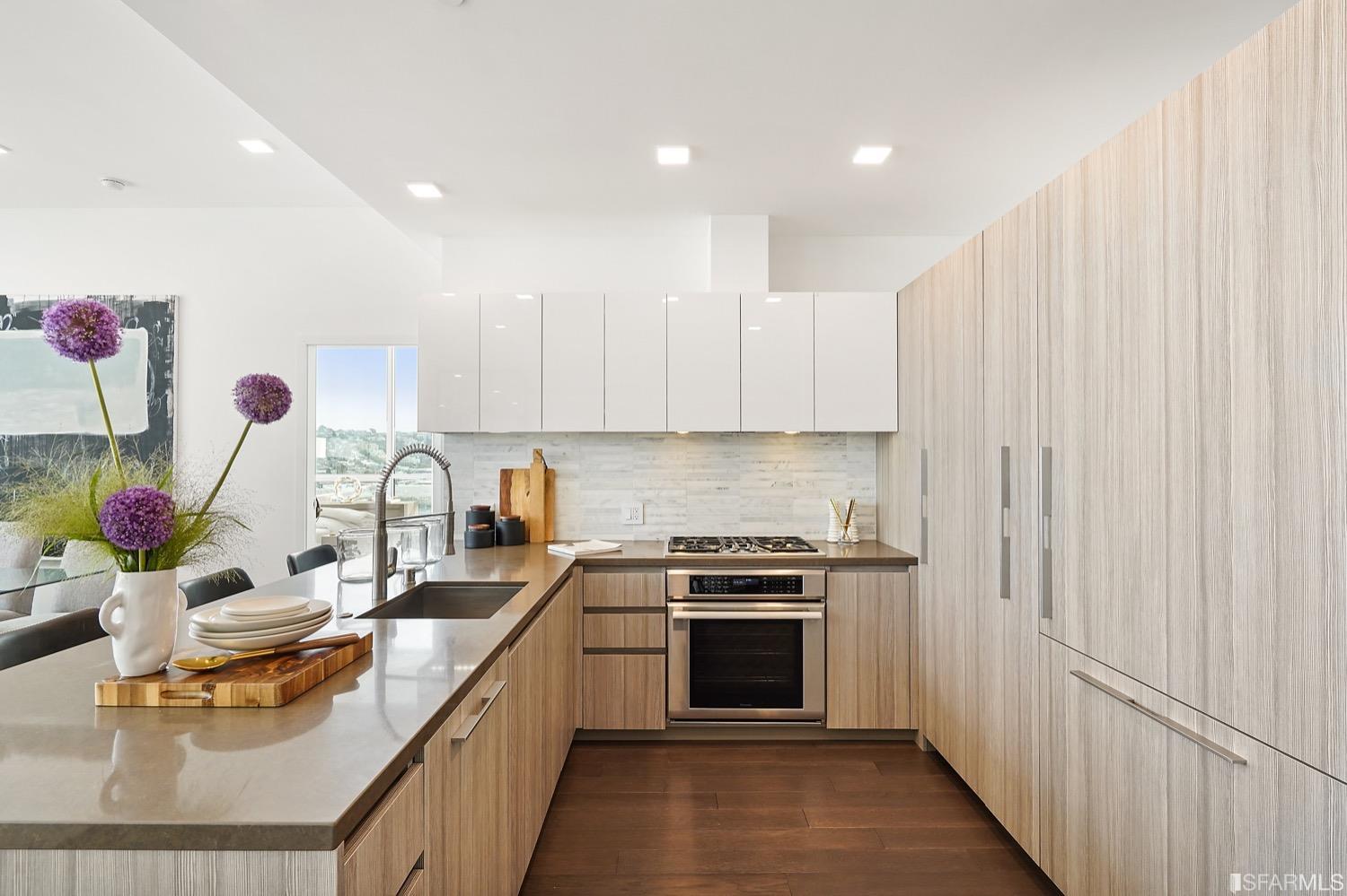 718 Long Bridge Street Unit: 1600