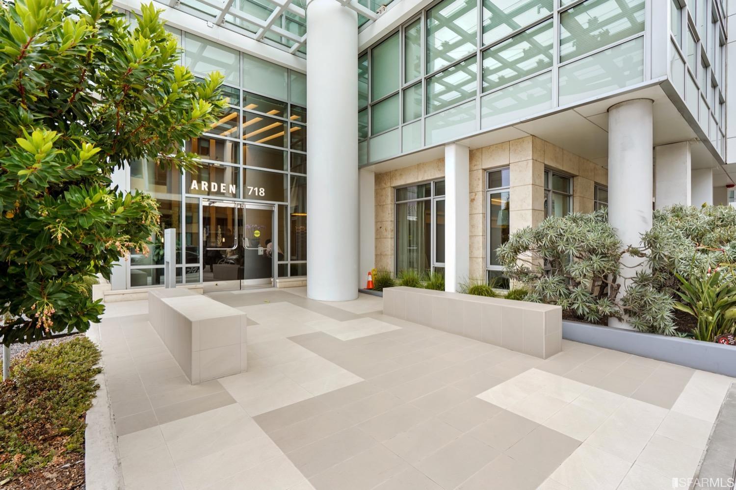 718 Long Bridge Street Unit: 1600