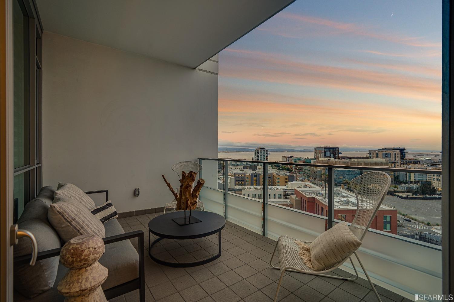 718 Long Bridge Street Unit: 1600