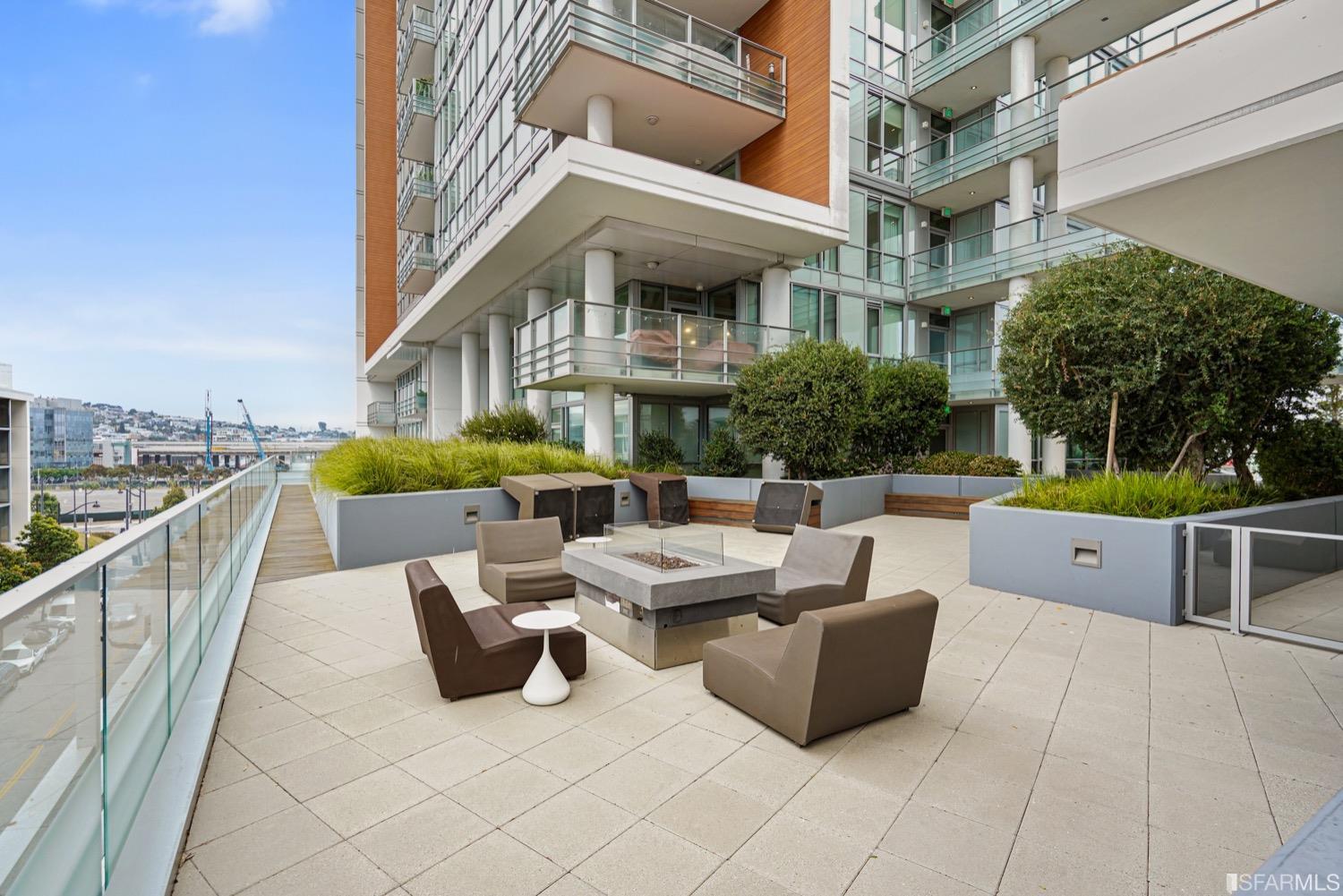 718 Long Bridge Street Unit: 1600