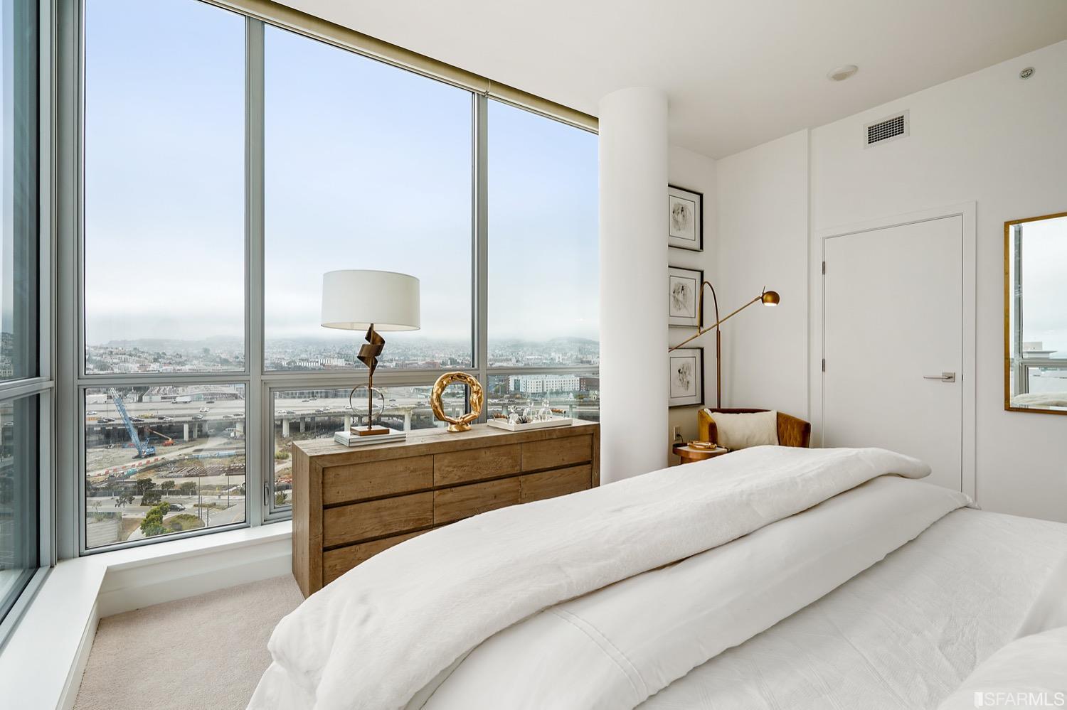 718 Long Bridge Street Unit: 1600