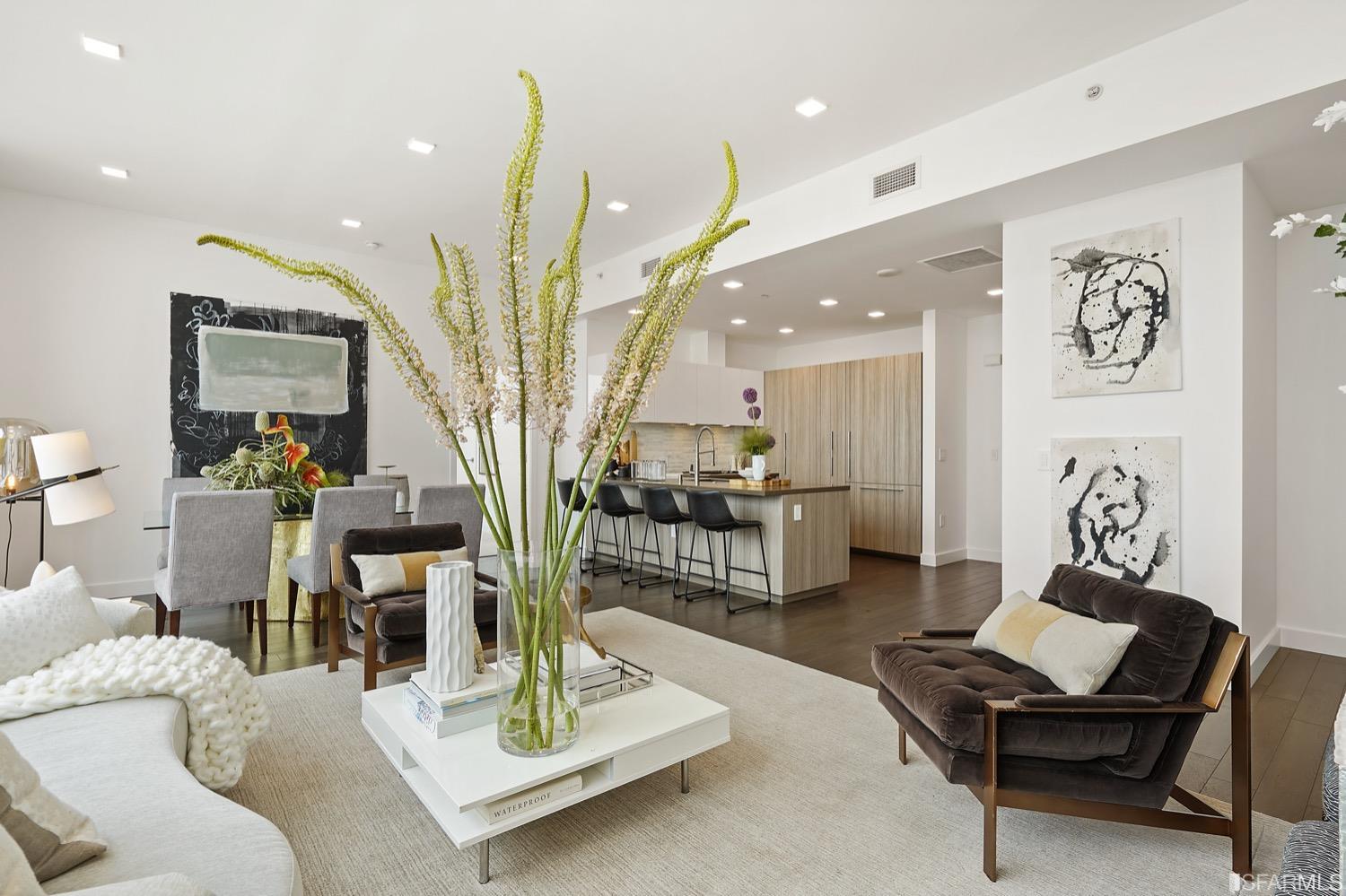 718 Long Bridge Street Unit: 1600