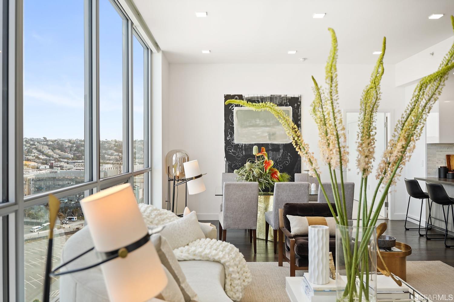 718 Long Bridge Street Unit: 1600