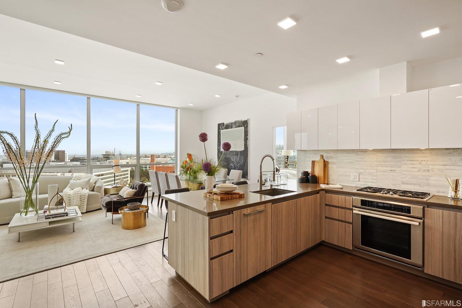 718 Long Bridge Street Unit: 1600