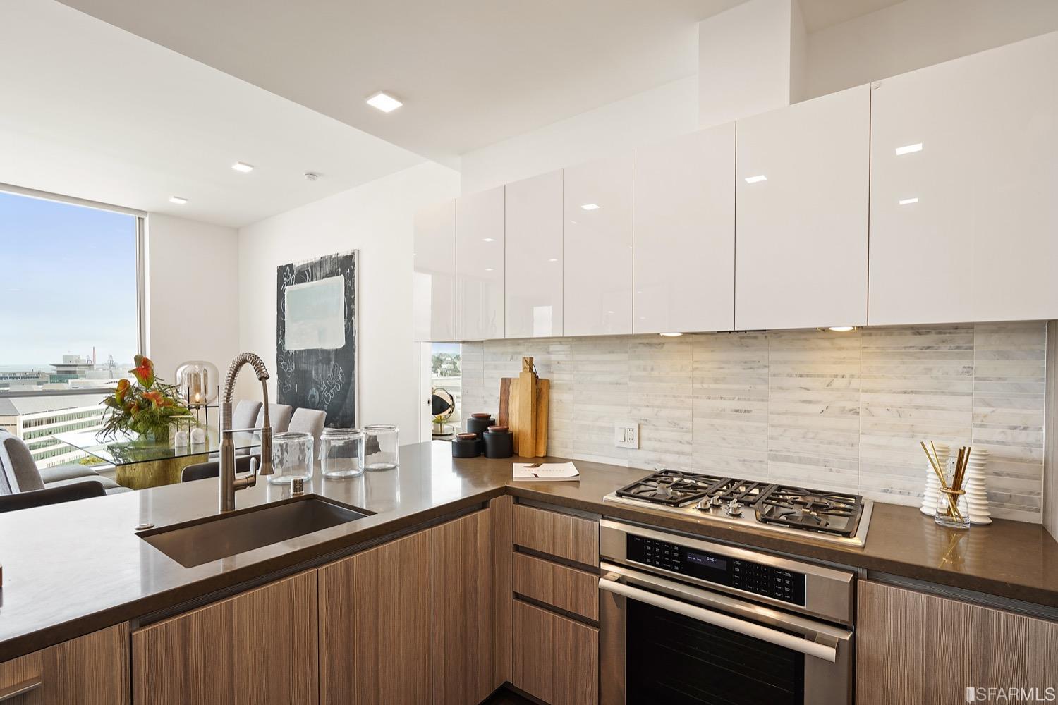 718 Long Bridge Street Unit: 1600