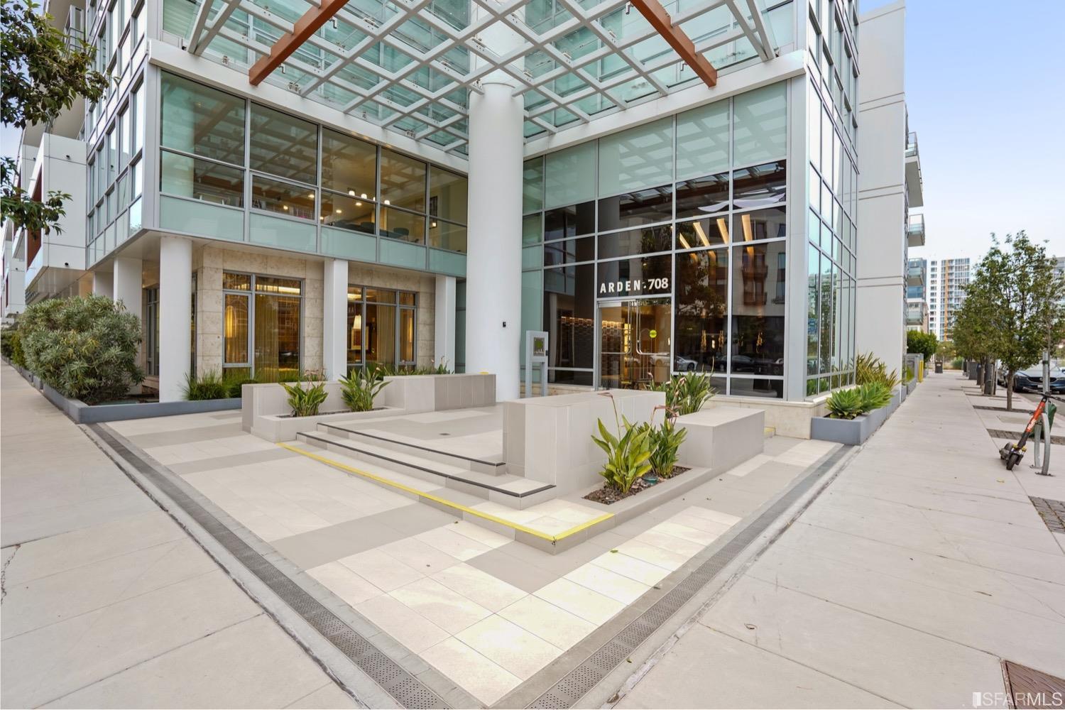 718 Long Bridge Street Unit: 1600