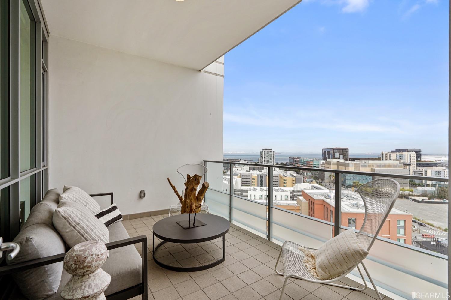 718 Long Bridge Street Unit: 1600