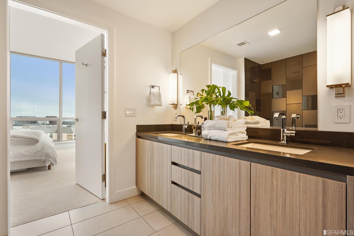 718 Long Bridge Street Unit: 1600