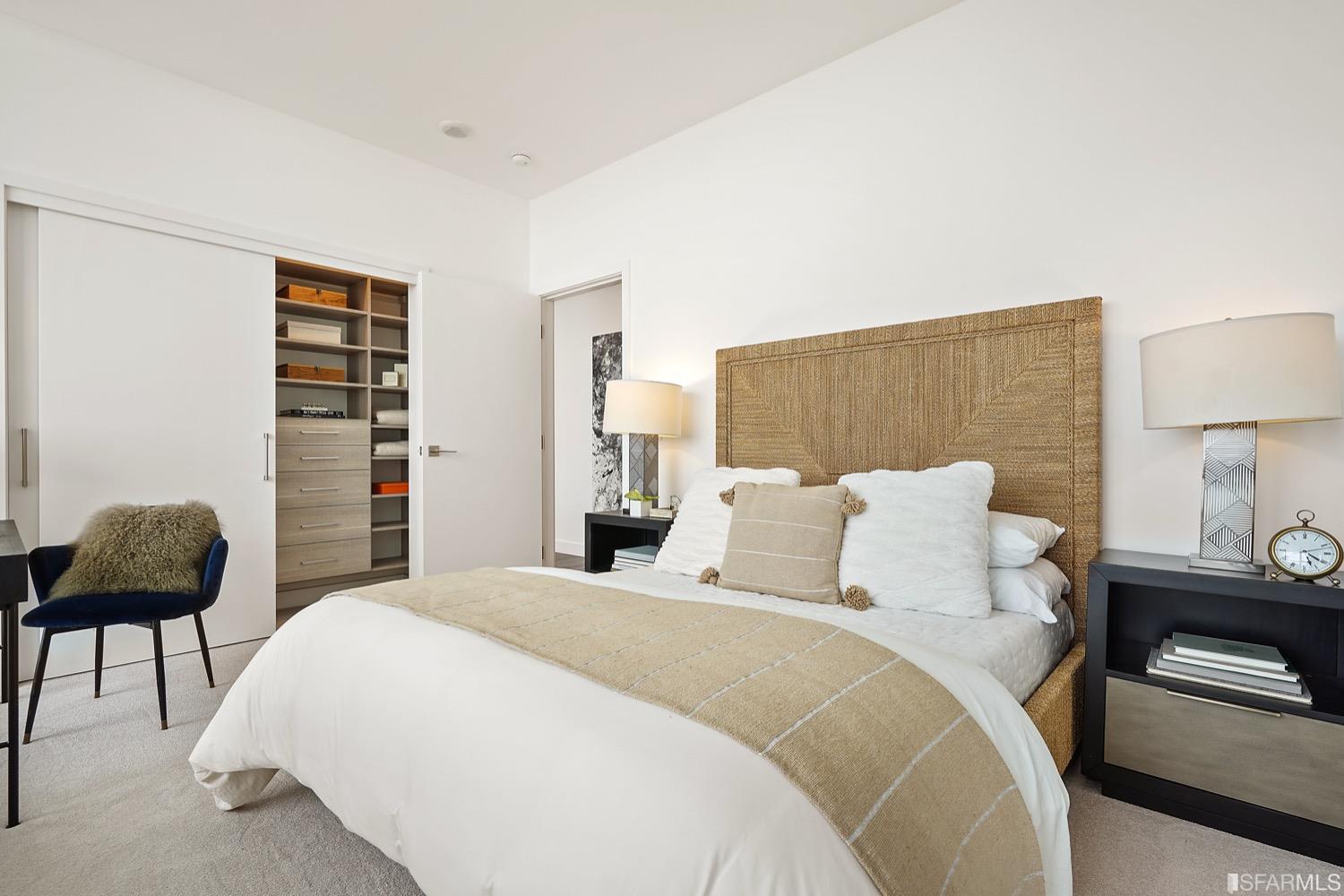 718 Long Bridge Street Unit: 1600