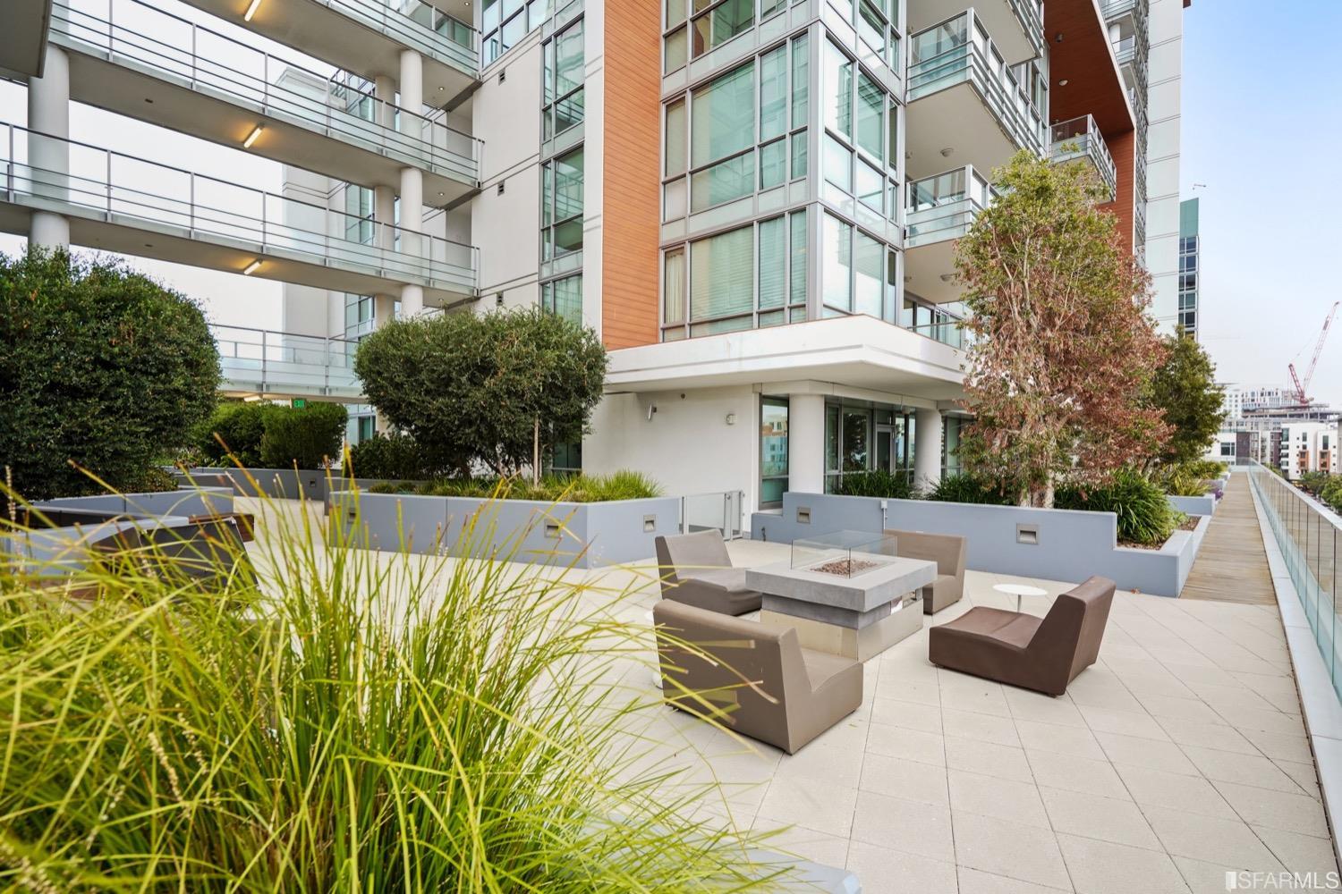 718 Long Bridge Street Unit: 1600