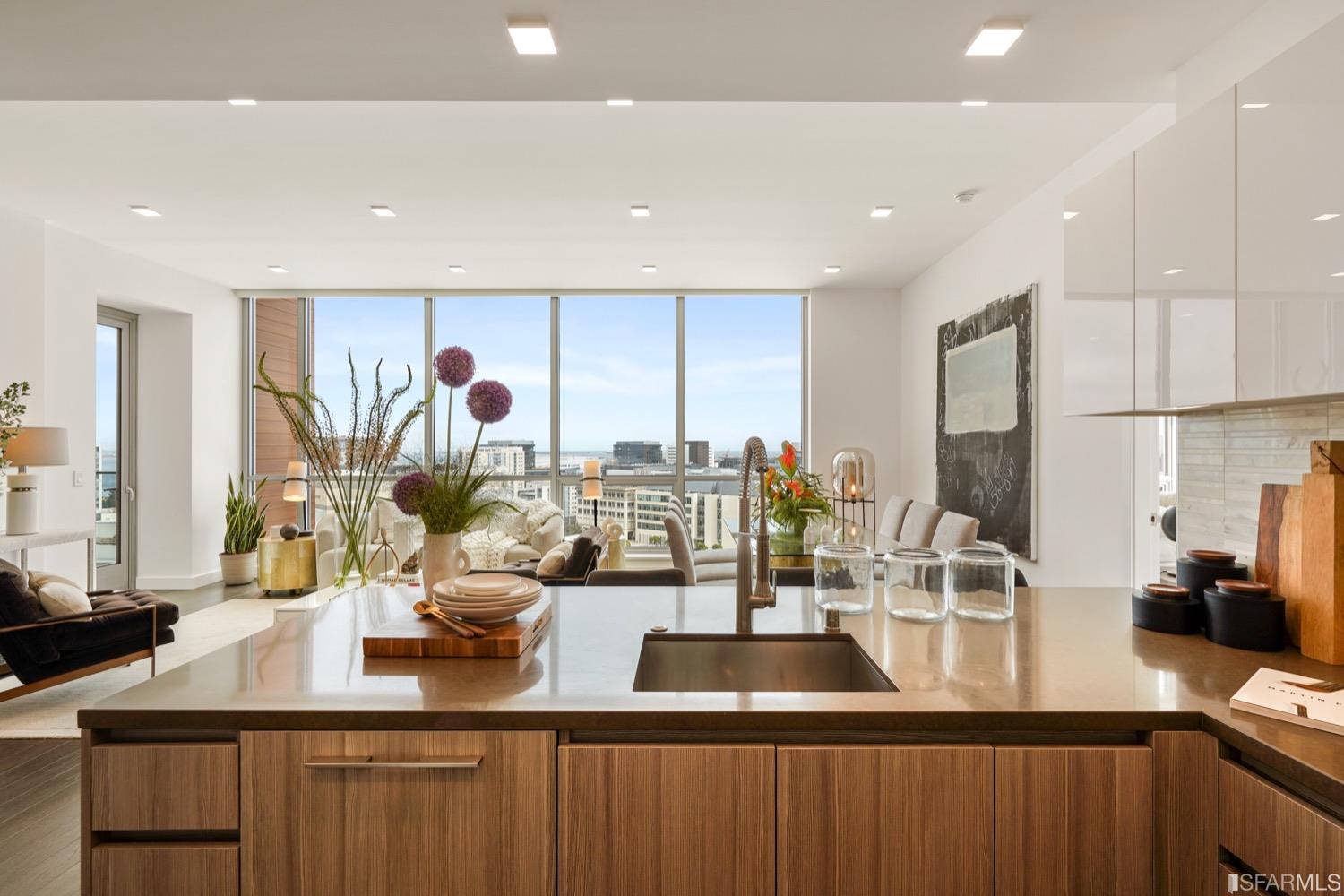 718 Long Bridge Street Unit: 1600