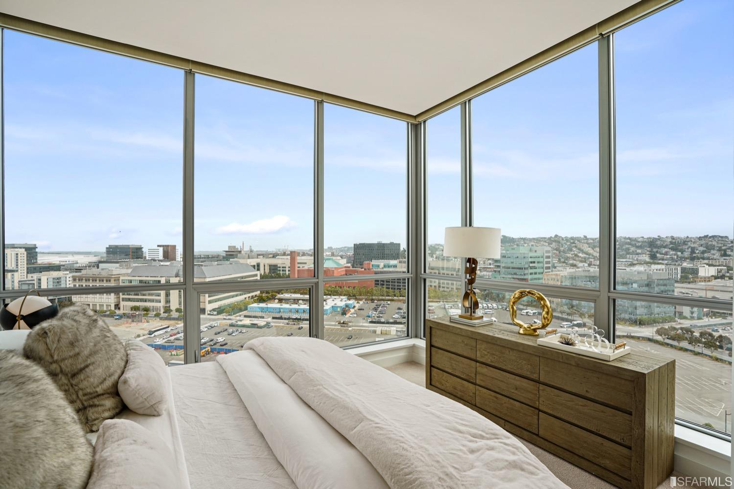 718 Long Bridge Street Unit: 1600