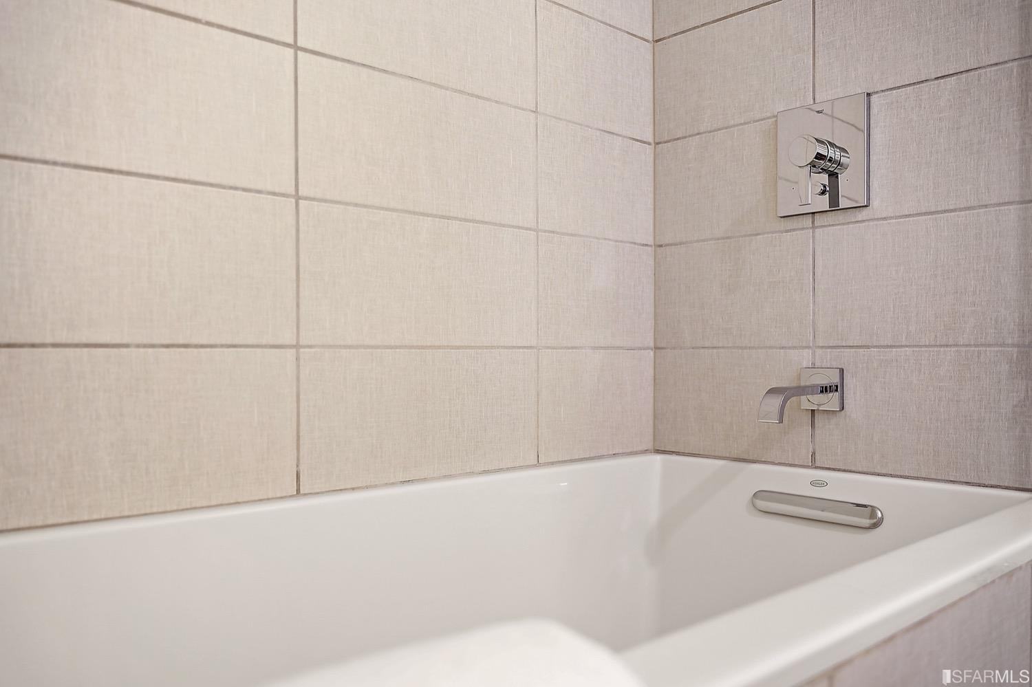 718 Long Bridge Street Unit: 1600