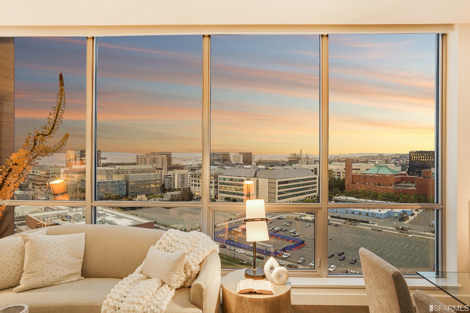 718 Long Bridge Street Unit: 1600