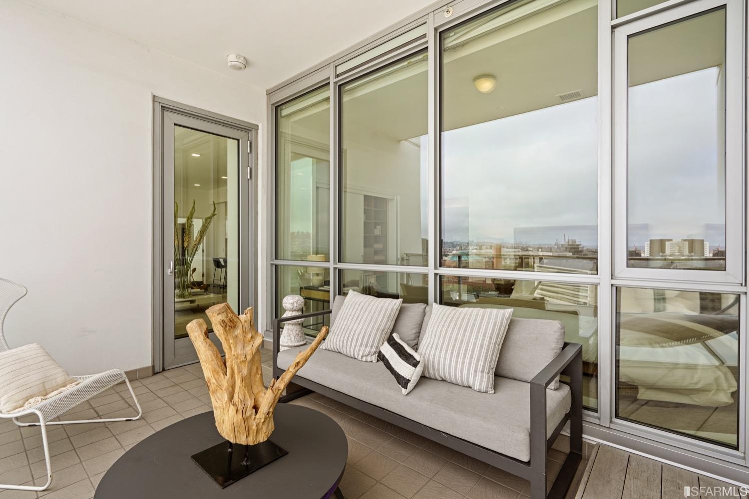 718 Long Bridge Street Unit: 1600